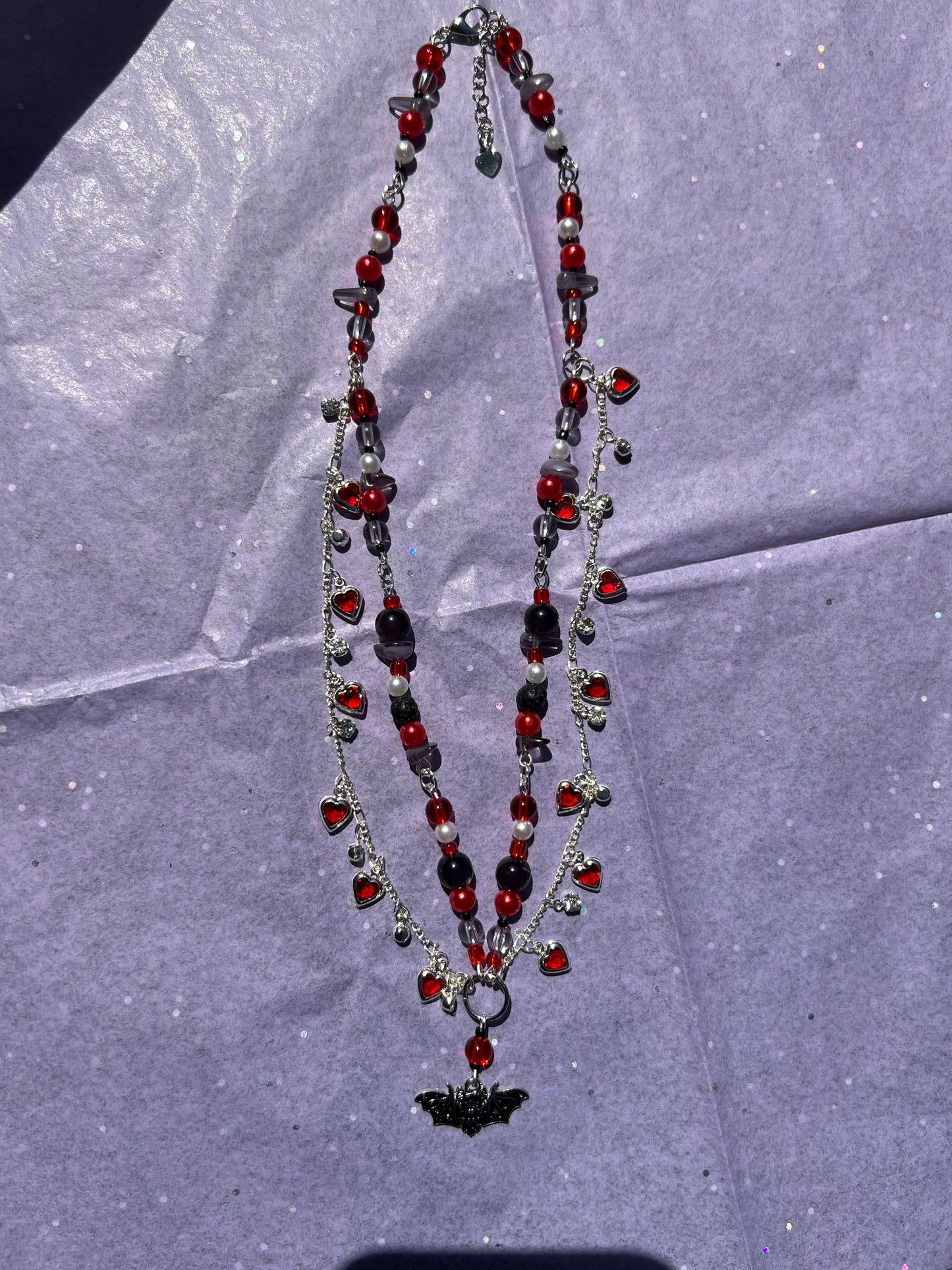 Gothic perlen Kette „Bat Romance“ – mit schwarzer Fledermaus & Herz-Details