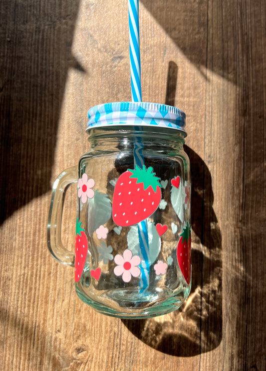 Nachhaltiges Trinkglas 450ml mit Mehrweg-Strohhalm & Erdbeersticker