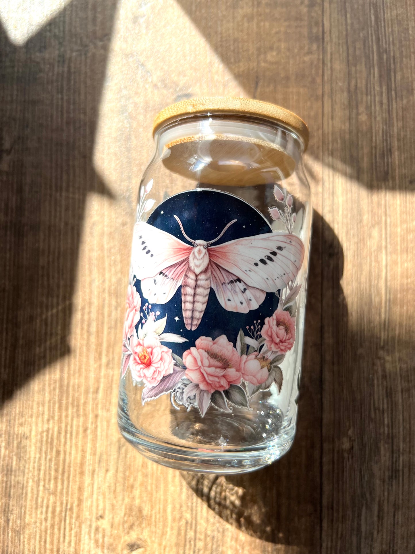 Nachhaltiges Trinkglas 500ml mit Strohhalm & Motten Motiv